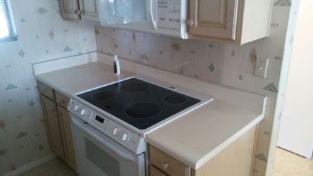 Magic chef electric glass top slide in stove, in really good condition, everything works great on it, it has for self clean,