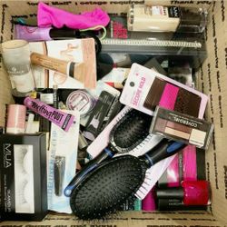 Wholesale Mixed MAKEUP BEAUTY Tools Maybelline CoverGirl Revlon Lot of 25 PCS $49.99 Amazon FBA Ebay Gifts Prizes Incentives Teacher 