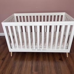 Delta Children Essex 4-in-1 Convertible Baby Crib, Bianca White with Natural Legs