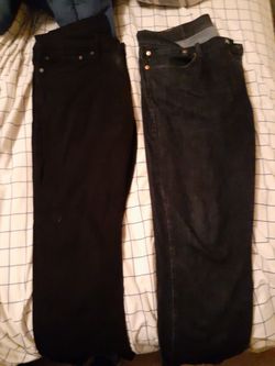 Black and dark blue Levi's 511 34x32