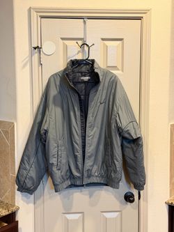 Nike puffer jacket size medium