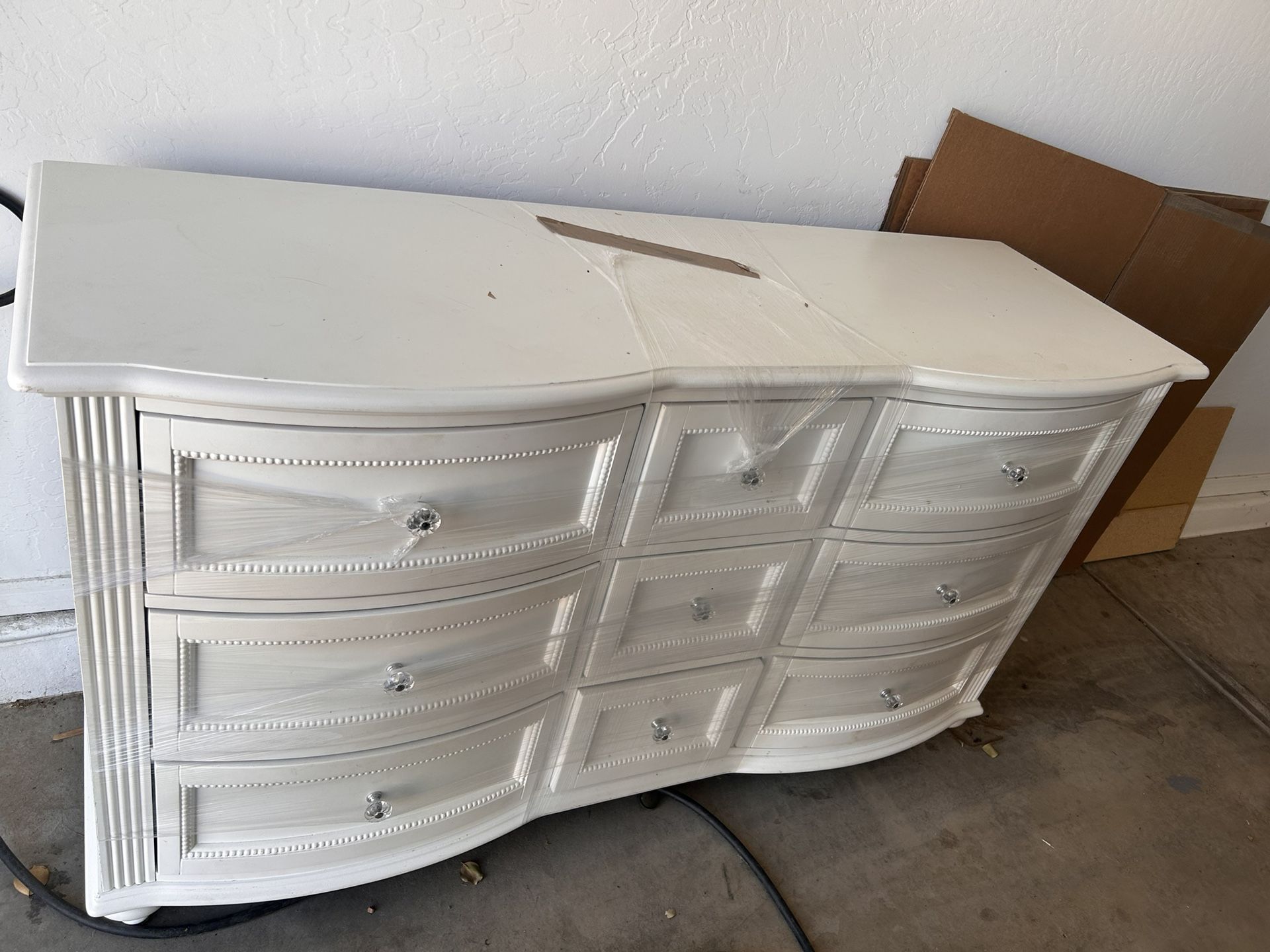 Dresser 9 drawers