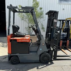 TOYOTA ELECTRIC FORKLIFT 