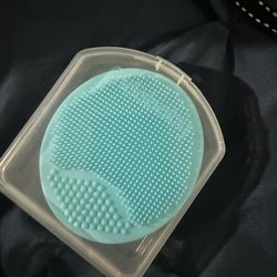 Black And White Toy For Vision With Fridababy Bath Rub