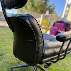 New Deluxe Office Chair