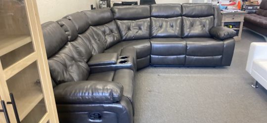 New Reclining Sectional Couch with Console. Free Delivery 🚚 and Assembly 😊