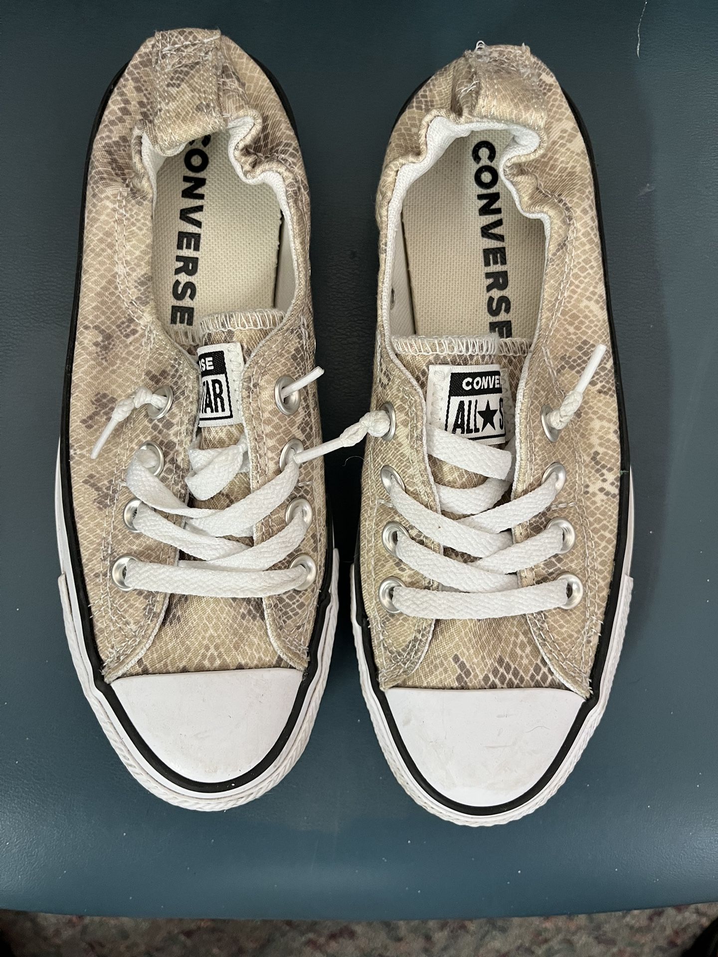 Converse All Star    Womans Shoe -Size 6