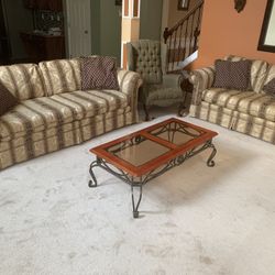 5 Piece Living Room Set (Sofa/couch , Coffee Table, Side Table) (Great Condition!)