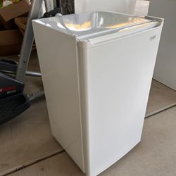 Sanyo Mini Fridge + Freezer.  SR - 366W.