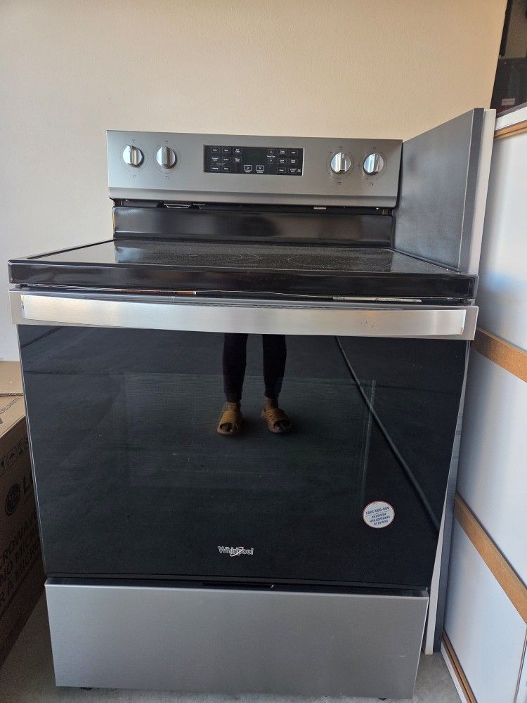 Whirlpool 5 In 1 Electric Range With Air Fry Oven