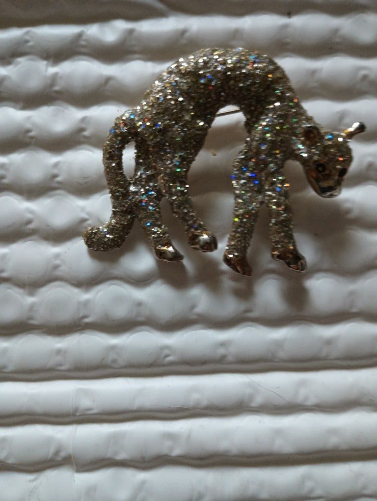 Glitter Covered Cat Pin In Silver, Gold,and Multicolored Glitter..