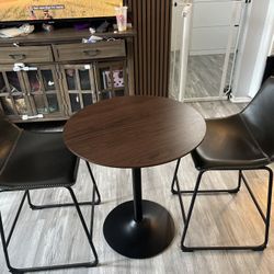 Bar high table with 2 chairs