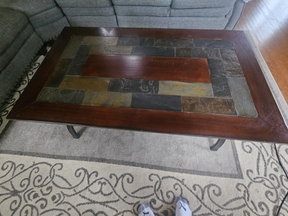 Coffee Table With 2 Side Tables $30