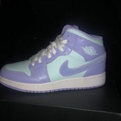 Nike Mid 1’s