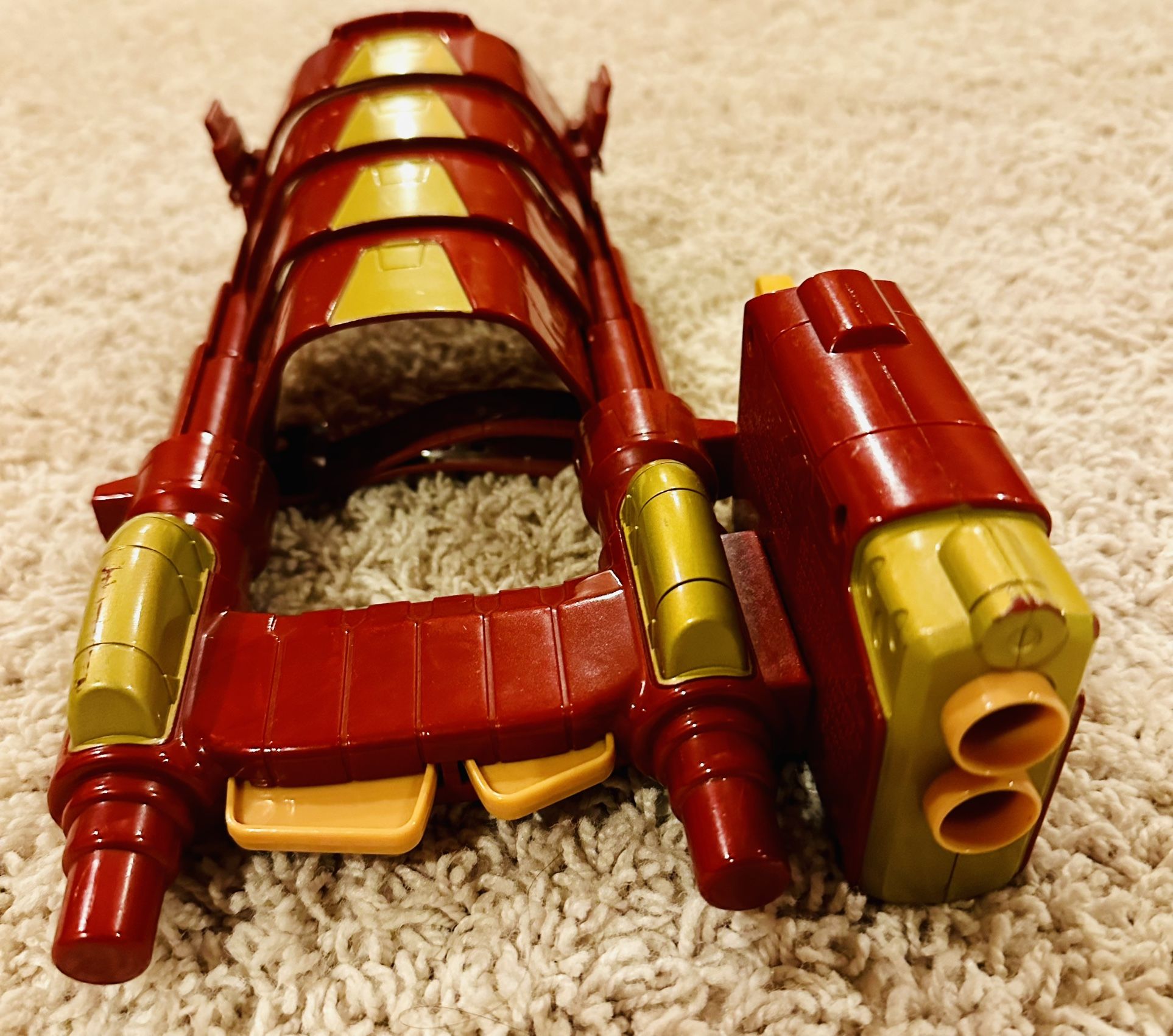 Marvel Iron Man - Nerf Slide Blast Armor Wrist Dart Gun