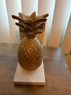 Marble pineapple bookcase end 51/2 “ X  6”