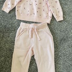 Baby Girl Sweater And Sweatpants 