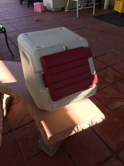 Dog food container