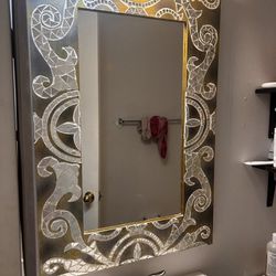 Wall Art And mirror Set $50