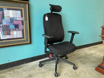 HERMAN MILLER Logitech G Gaming Chair