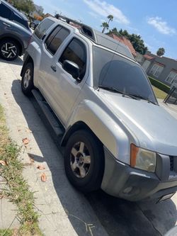 Nissan xterra silver