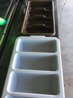 Food service utensil holder
