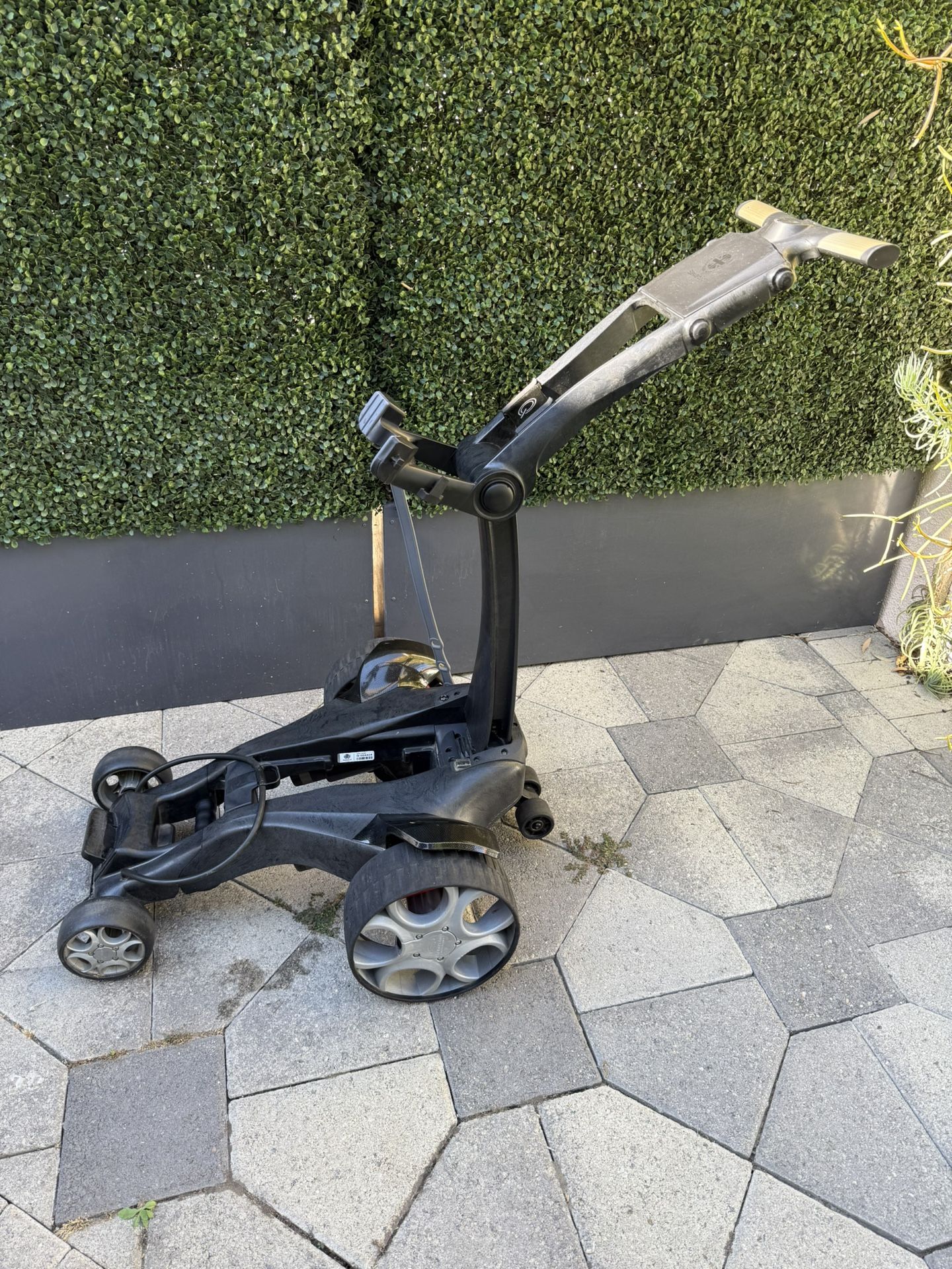 Stewart Q Follow Electric Golf Cart/Caddy/ Trolley - 36+ Hole Battery