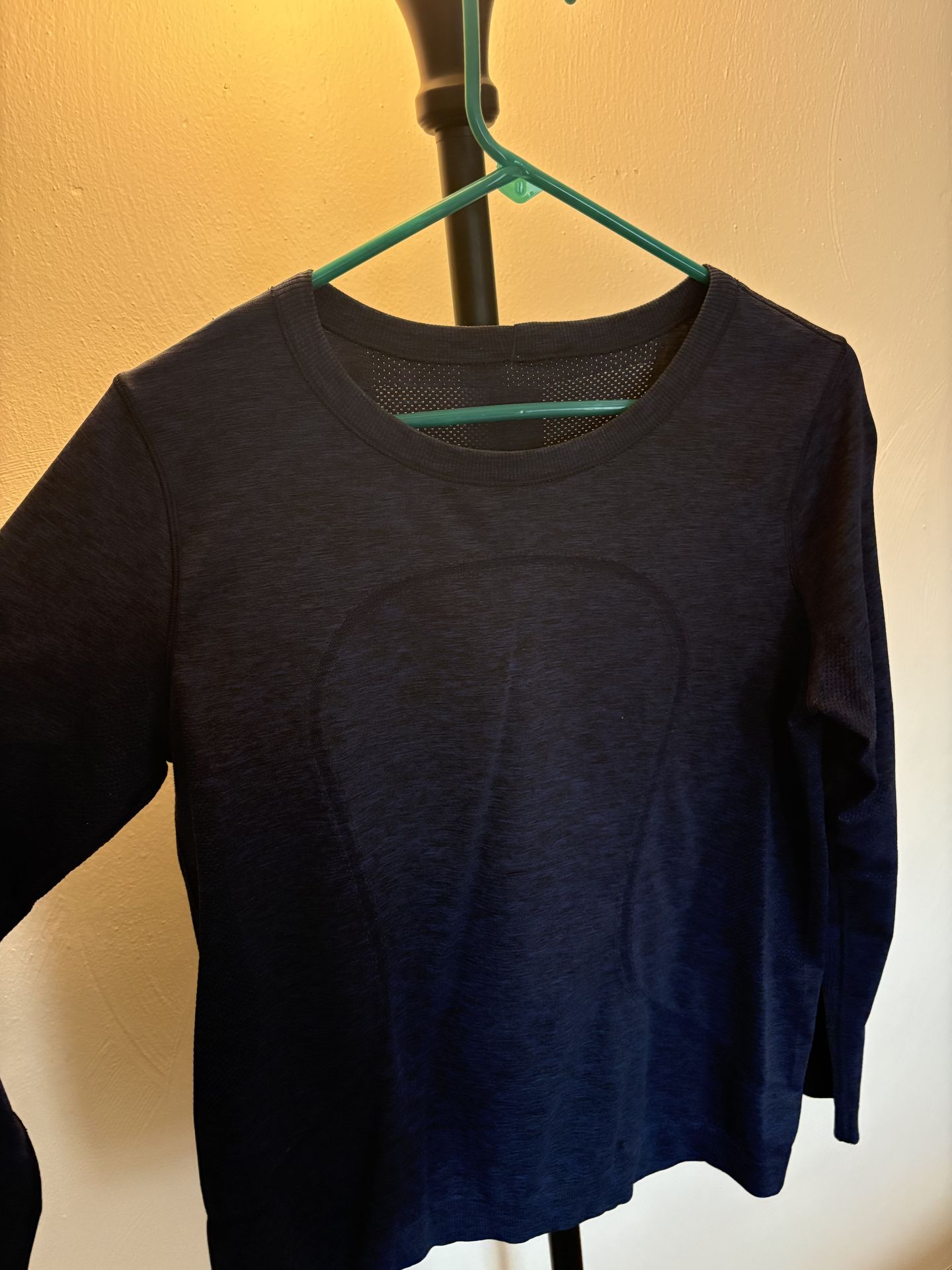 Long sleeve lulu workout top