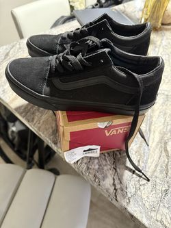 Girls sneakers size 4