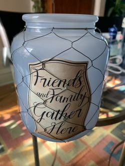 Scentsy “Friends and Family Gather Here” Light