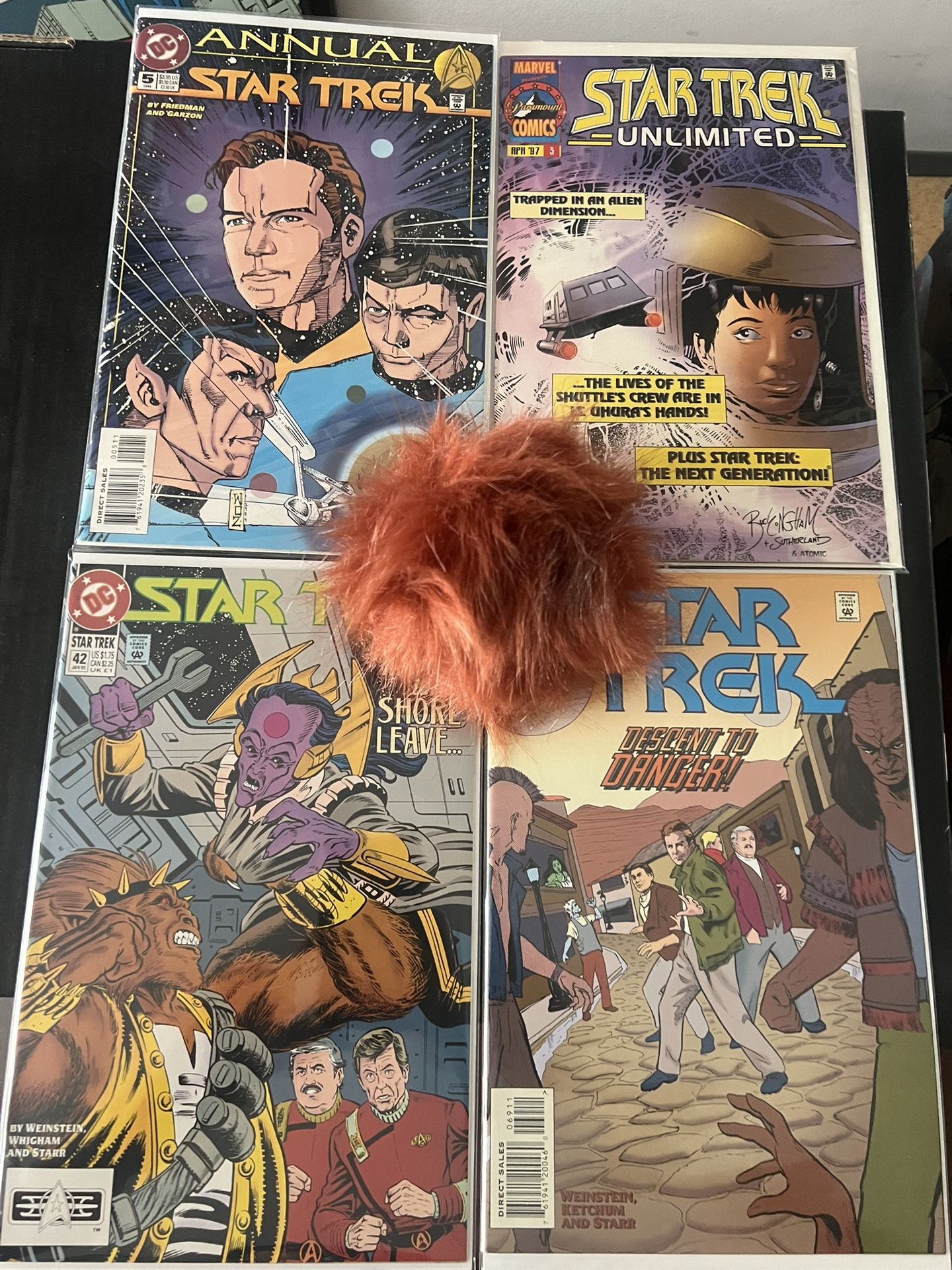 Star Trek Lot Comics With A Tribble Pet 