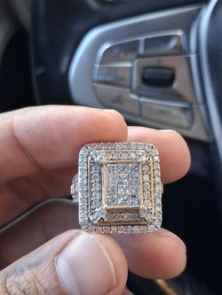 10k gold natrual diamonds ring
