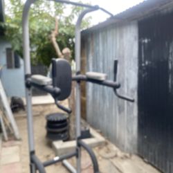 Pull Ups Frame 150$$ I Pay 500 $$ OBO 