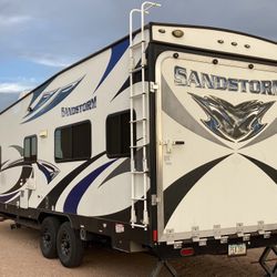 Toy hauler 