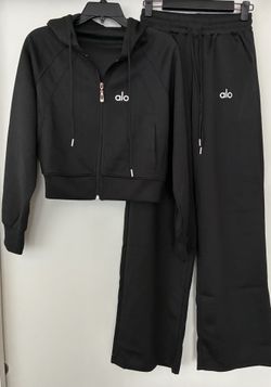 New Luxury alo 2 piece black lightweight sweatsuit Size M