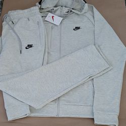 New Men's Nike Tech Fleece Sweatsuits 
