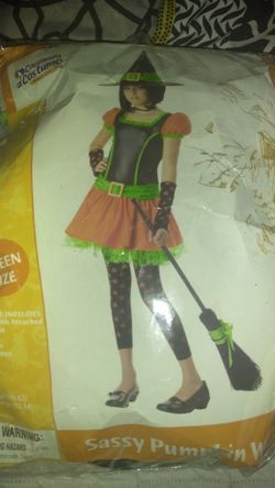 Sassy pumpkin witch