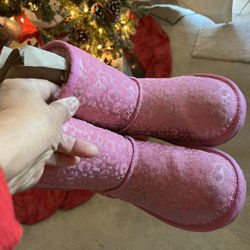 Cute Cheetah Print Uggs.  Size: 1 Great Condition.  50 Bucks 