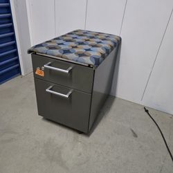 Steelcase Metal File Cabinet With Key $55