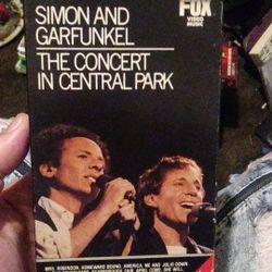 Simon and Garfunkel vhs! Live! The concert in central park! Featuring:Mrs Robinson, Me and Julio down by the schoolyard, wake up lil susie