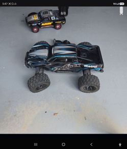 Great condition  Traxxas Max  ( Battery not included)(Charger not included)