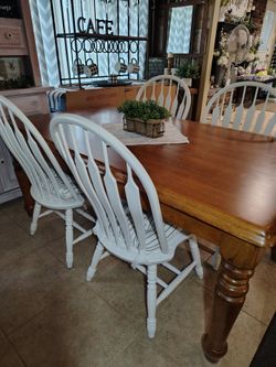 Table with 4 chairs