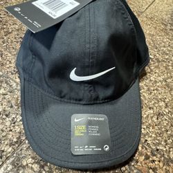 Brand New Women’s Nike Feather Light Dry Fit Hat