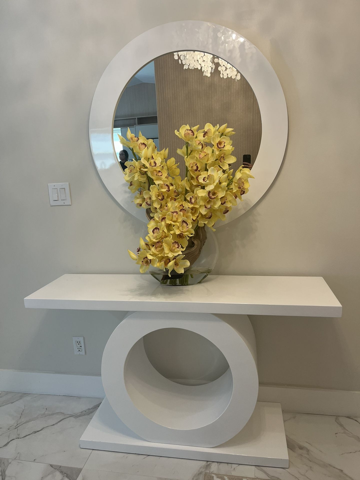 Modern Console Table with Matching Round Mirror