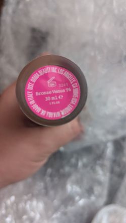 Uoma foundation bronze venus t6 shade