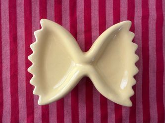 Paper Source / Farfalle Pasta Shaped Ceramic Dish