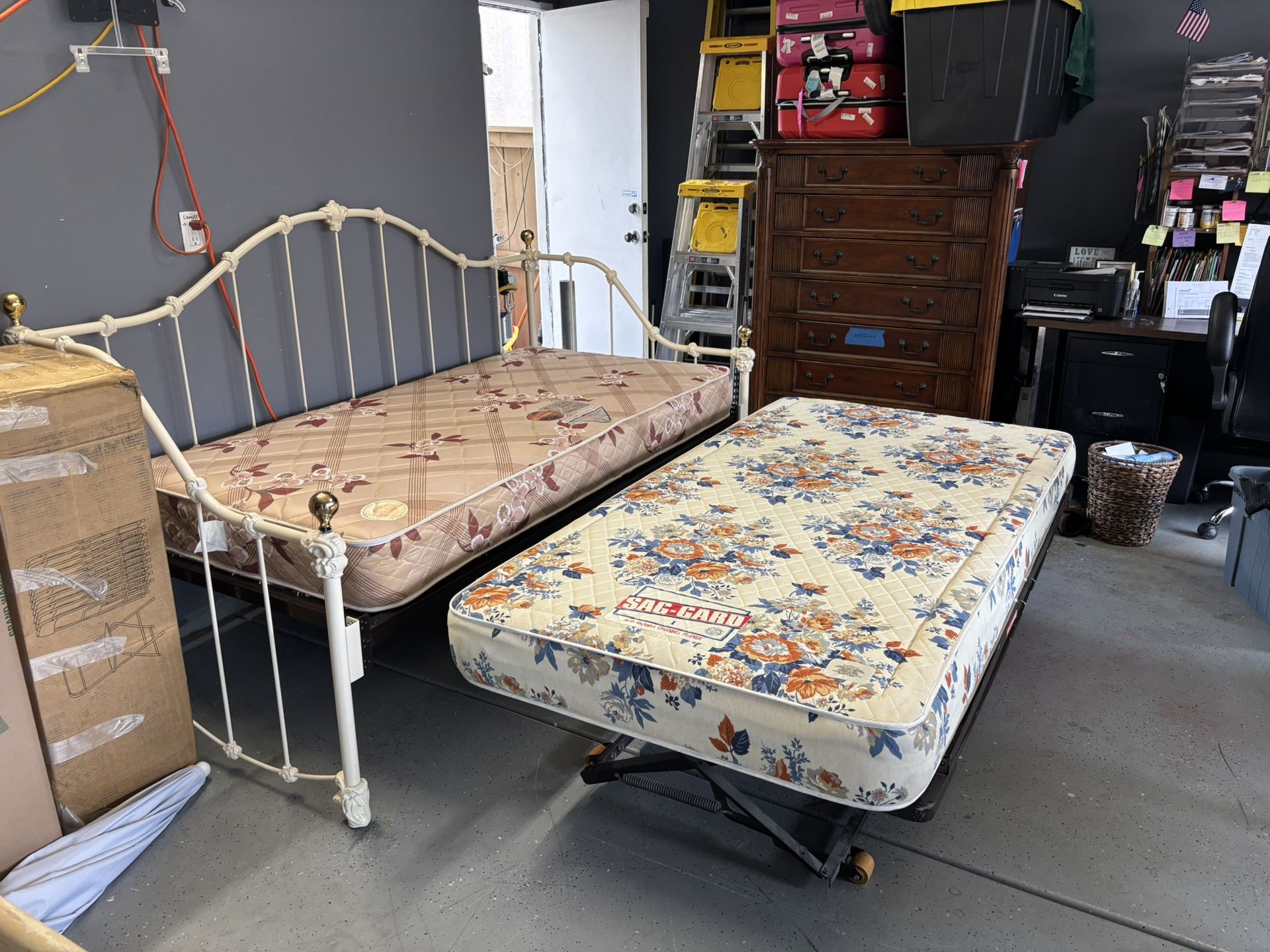 TWIN BEDS