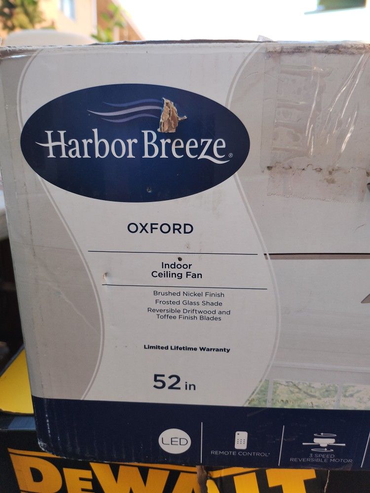 Harbor Breeze Oxford 52' Brushed Led Indoor Ceiling Fan With Light and Remote ( 5 blade New Open Box $90