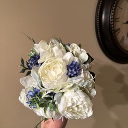 Six bridesmaid bouquets, white and purple flowers