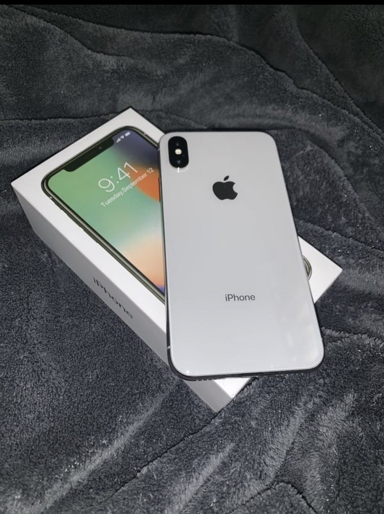 iPhone X 64GB iCloud unlocked carrier unlocked